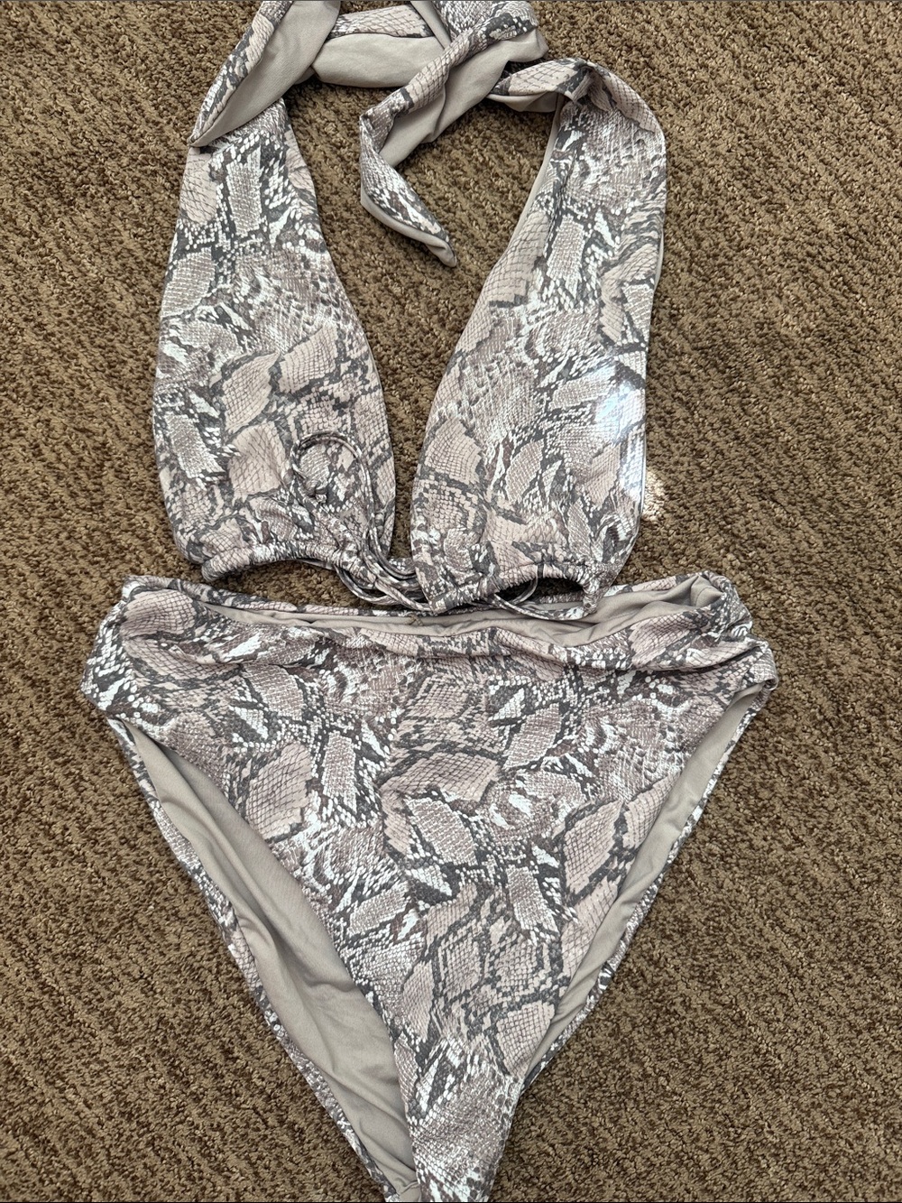 Good American Snakeskin Print One-Piece Swimsuit in Beige and Gray